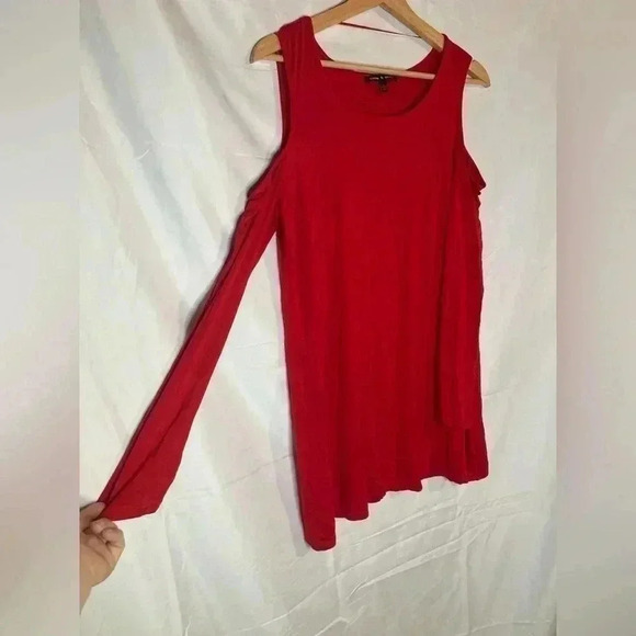 Cable & gauge red tank top with off the shoulder long sleeves - Picture 2 of 5